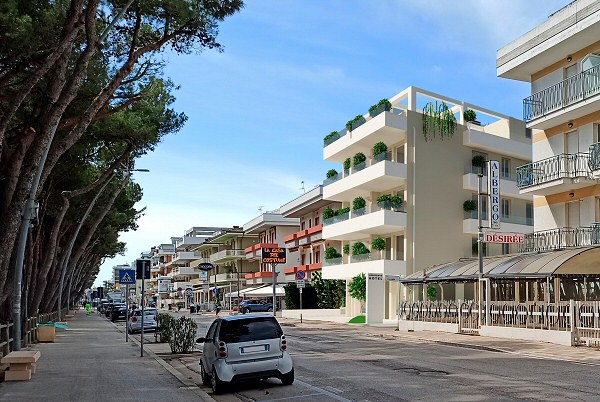 Hotel con piscina ad Alba Adriatica